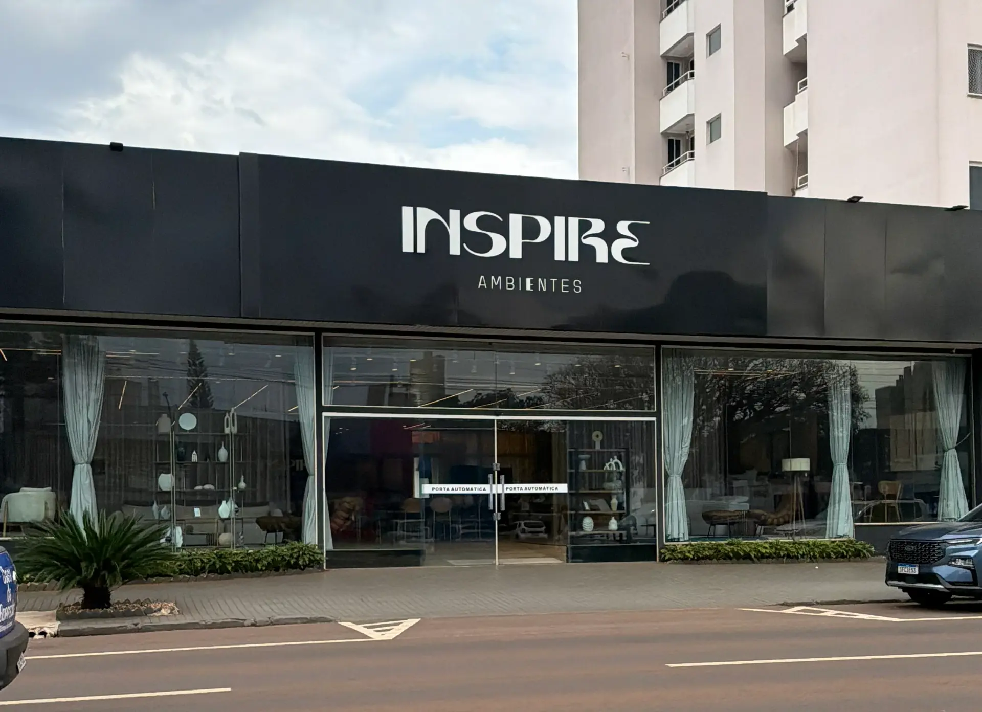 Fachada da loja Inspire Ambientes, representante oficial DeBacco em Cascavel